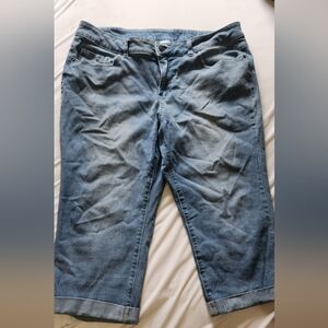 Time and Tru Women's Blue Capri